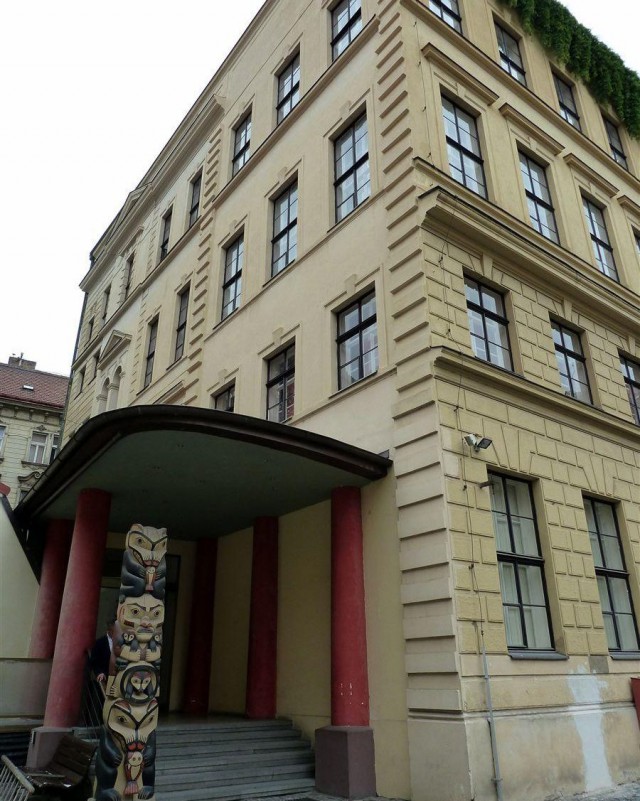 Музей Напрстка (Náprstkovo muzeum) Музей Напрстка (Náprstkovo muzeum)