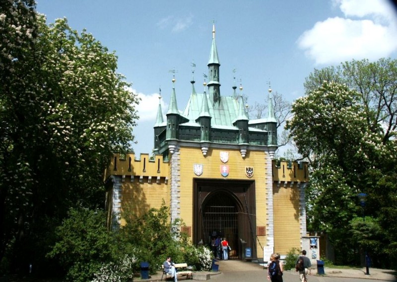 Зеркальный лабиринт (Zrcadlové bludiště)
