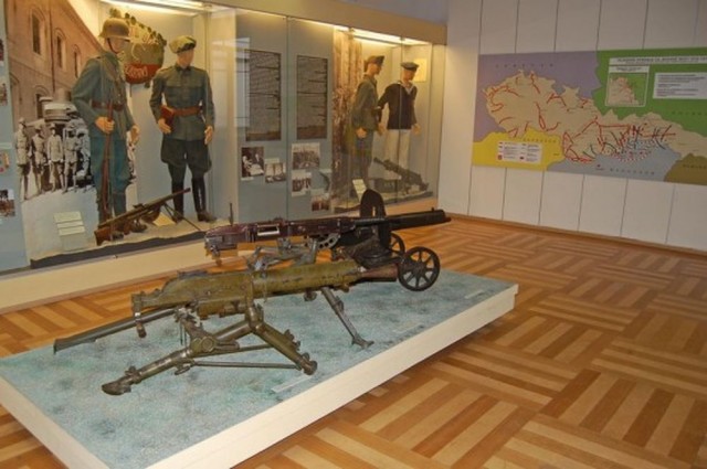 Музей армии (Armádní muzeum) Музей армии (Armádní muzeum)