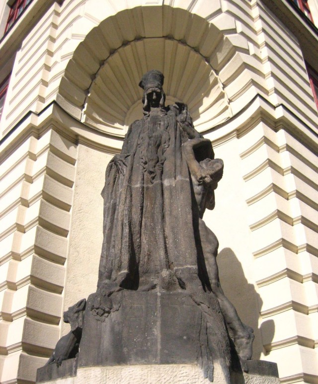 Скульптура раввина Иегуды Лёва бен Бецалеля Скульптура раввина Иегуды Лёва бен Бецалеля