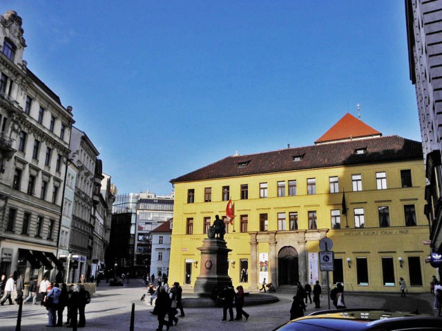 Площадь Юнгмана (Jungmannovo námĕstí) Площадь Юнгмана (Jungmannovo námĕstí)