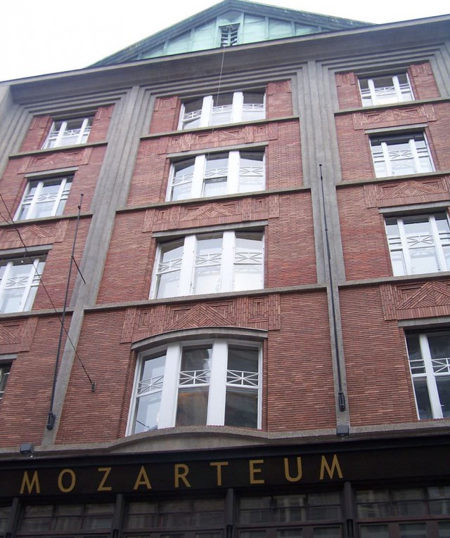 Моцартеума (obchodní dům Mozarteum) Моцартеума (obchodní dům Mozarteum)