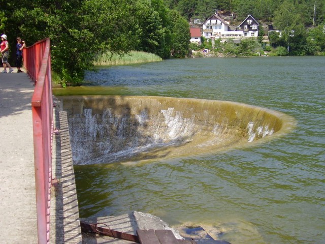 Махово озеро (Máchovo jezero) Махово озеро (Máchovo jezero)