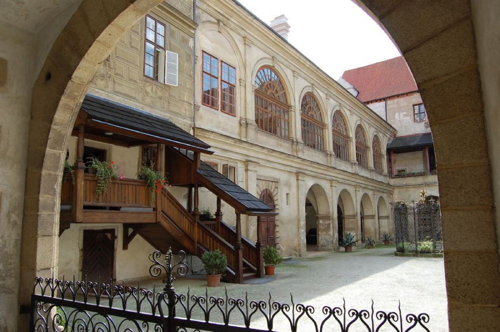 Горшовски Тын (Horšovský Týn) Двор замка Горшовски Тын (Horšovský Týn)