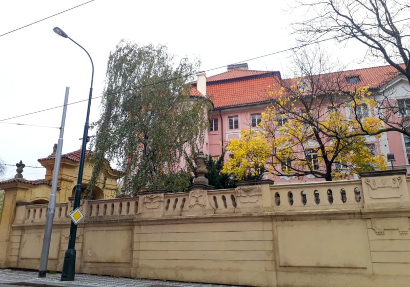 Вид на дом со стороны улицы Vyšehradská