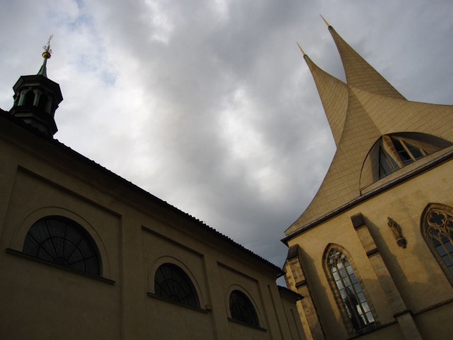 Эмаузский монастырь (Emauzský klášter). Эмаузский монастырь (Emauzský klášter).
