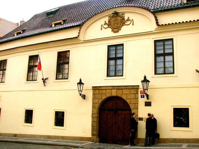 Грзанский дворец (Hrzánský palác) Грзанский дворец (Hrzánský palác)