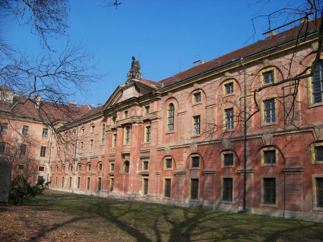 Комплекс Инвалидовна (Invalidovna) Комплекс Инвалидовна (Invalidovna)