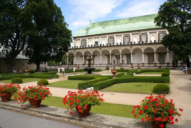 Летний Королевский дворец (Královský letohrádek) и его сад Летний Королевский дворец (Královský letohrádek) и его сад