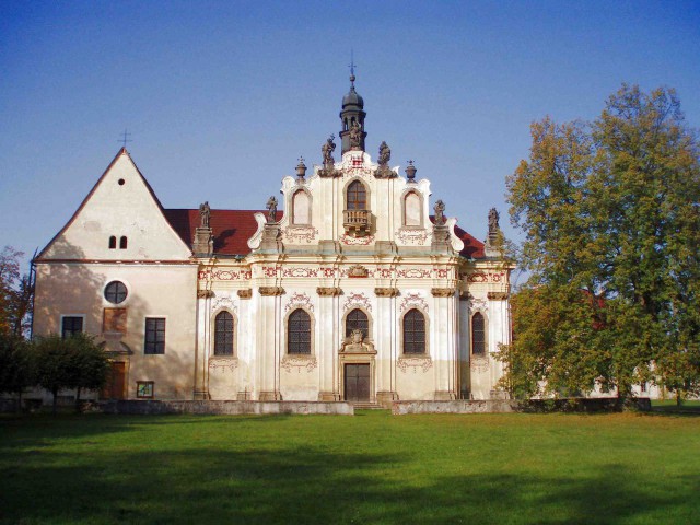 Церковь Св. Анны в Мнихово-Градиште (Kostel sv.Anny v Mnichově Hradišti), где захоронены останки Альбрехта фон Валленштейна