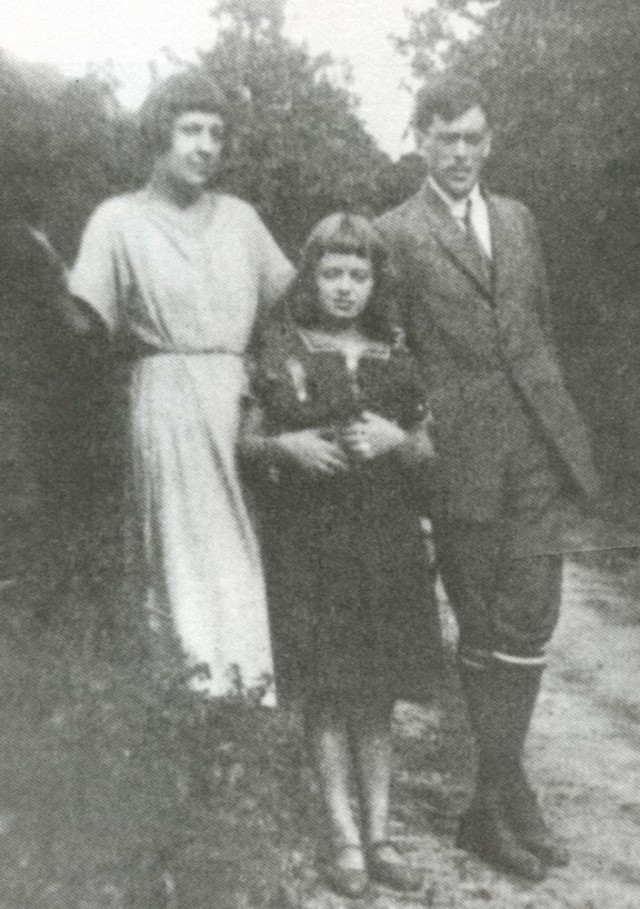 Марина Цветаева, Аля, Сергей Эфрон. Чехия, 1925г.