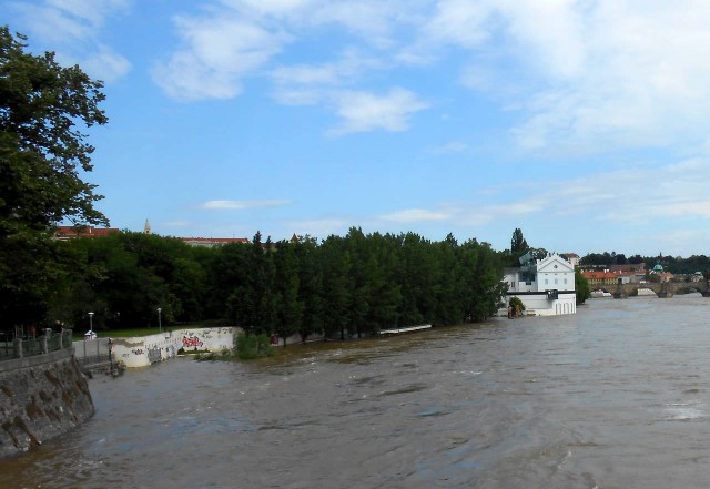 Вода отступает от Кампы 05.06.2013