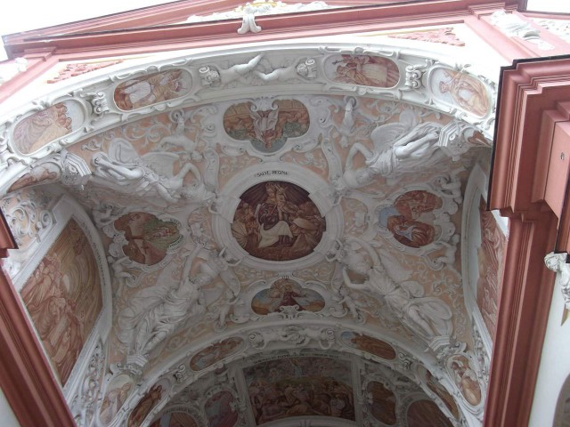 Фрески в галерее