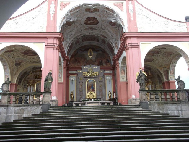 Вход в церковь