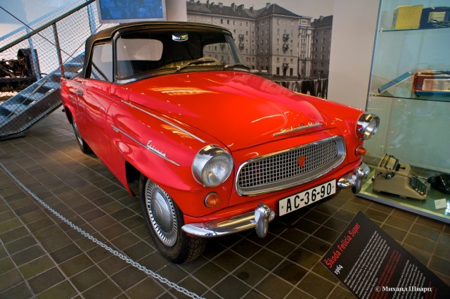 Ну и бонус трек: яркая Skoda Felicia Super