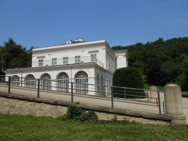 Летний дворец Кинских (Letohrádek Kinských)