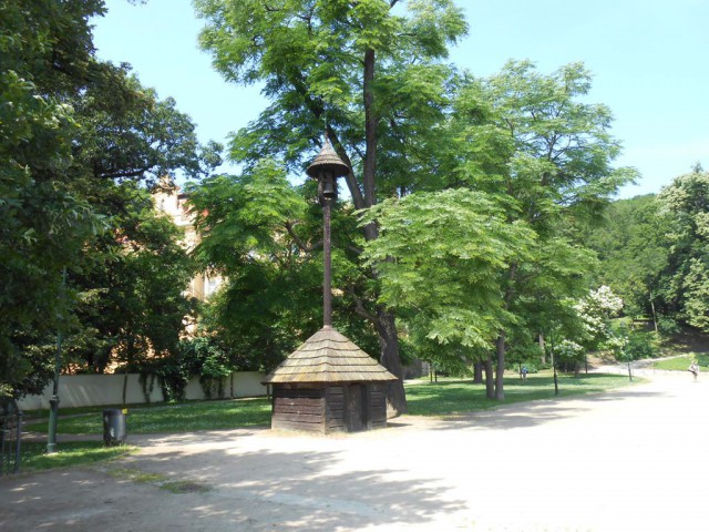 Деревянная звонница