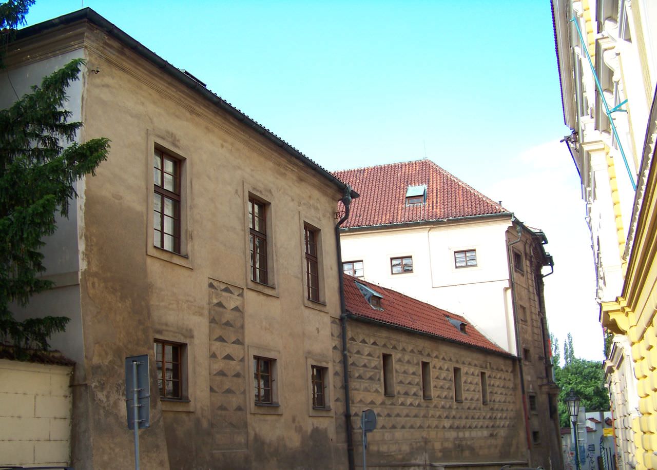 Михнов дворец со стороны улицы Všehrdova