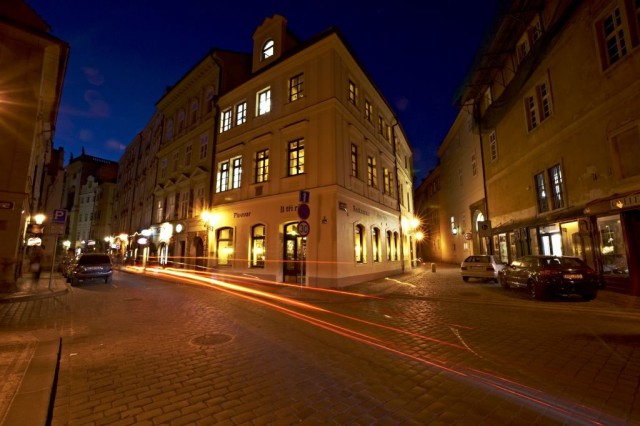 Пивоварня и ресторан "У Трех роз" (Pivovar a restaurace "U Tří růží")