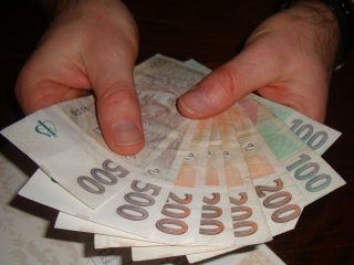 Где менять кроны в Праге