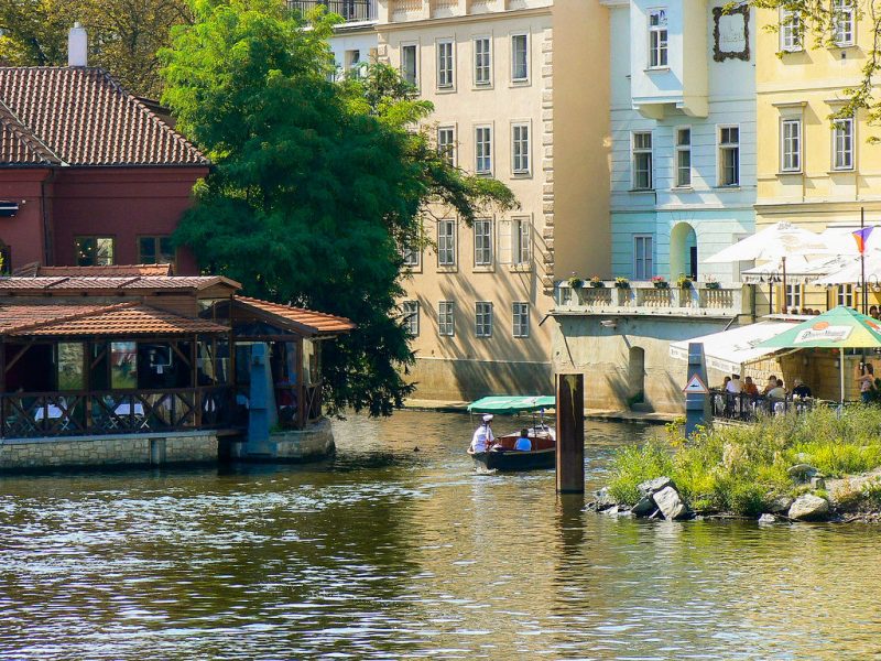 Вид на канал Чертовка и ресторан Чертовка