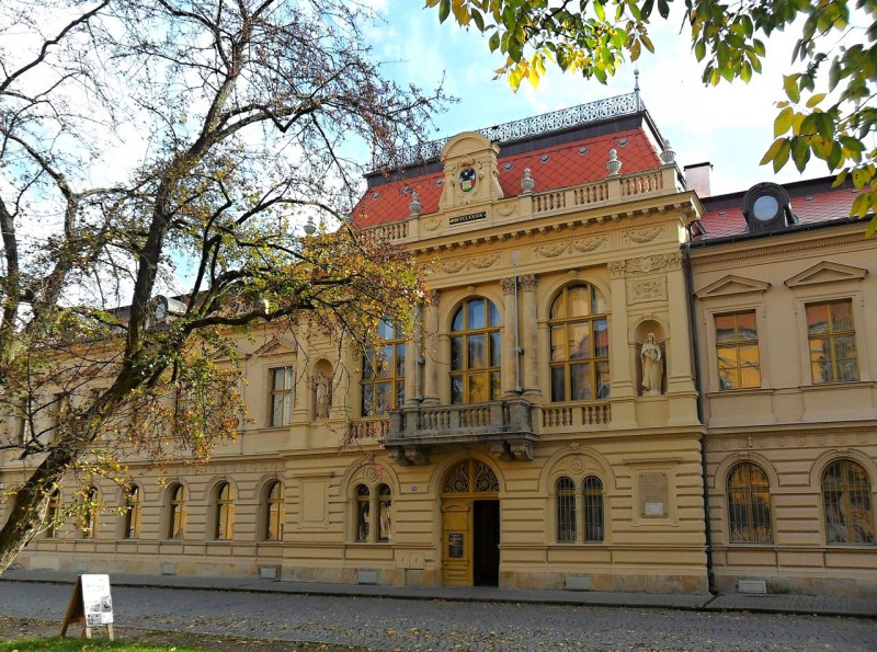 Историческая экспозиция городского музея в неоренессансной ратуше
