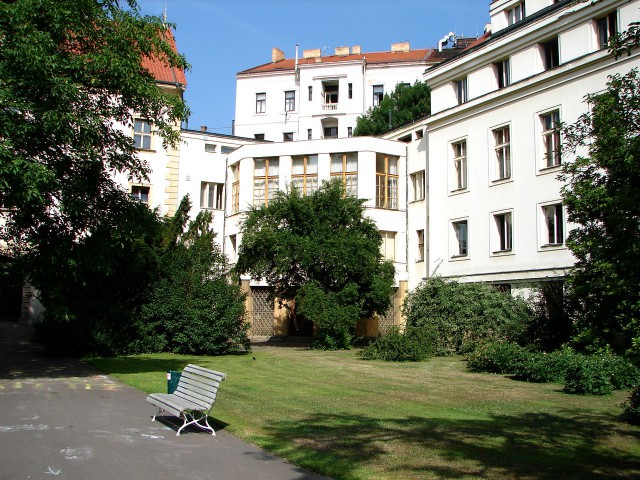 Монастырь босых кармелиток (Klášter bosých karmelitánek)