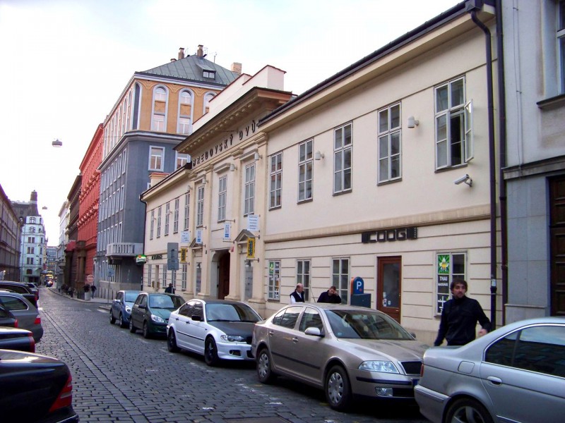 Пивная Бредовский двор (Restaurace Bredovský dvůr)