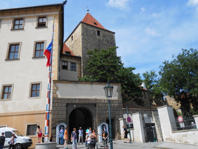 Вход в Пражский град и Чёрная башня