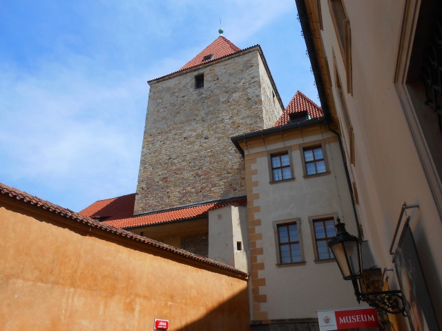 Черная башня с улицы Jiřská