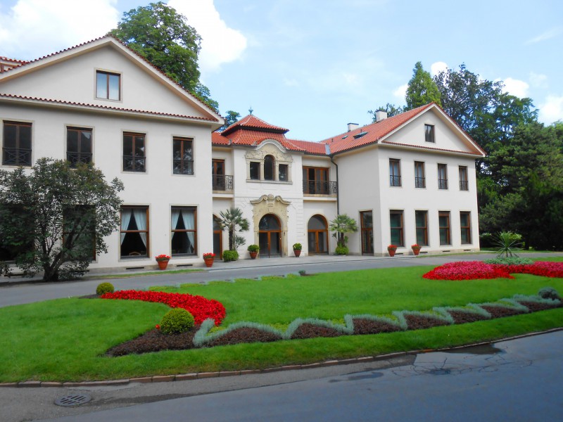 Вилла Эдуарда Бенеша (Benešova vila), южный фасад