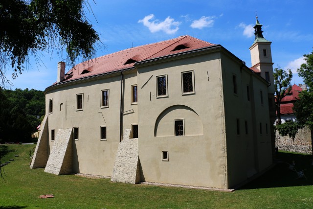 Замок Розтоки (Zámek Roztoky)