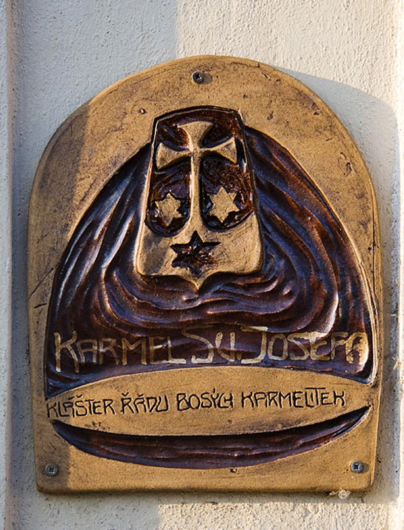 Герб босых кармелиток