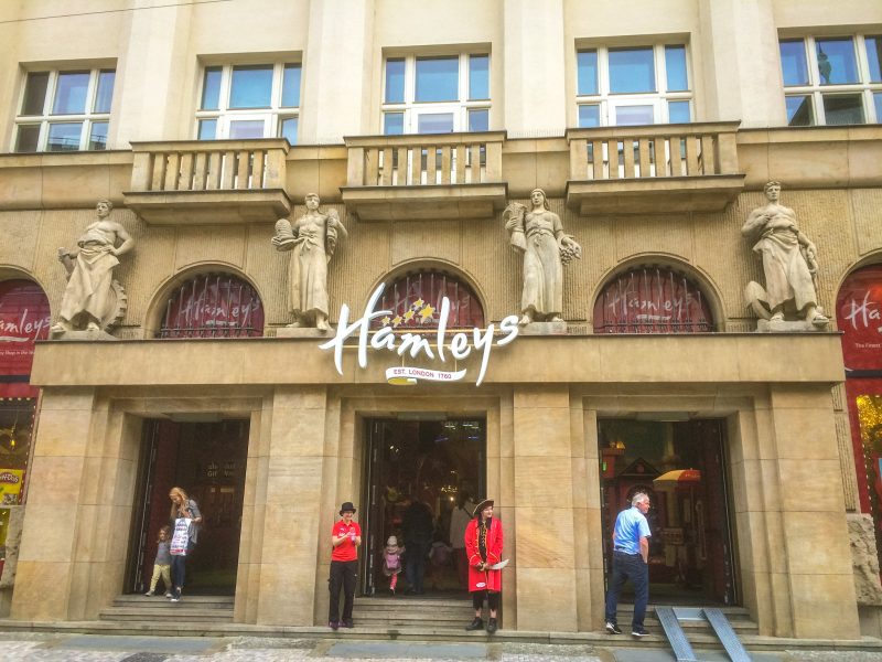Магазин игрушек Hamleys