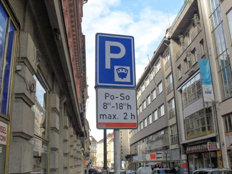 Парковка в оранжевой зоне
