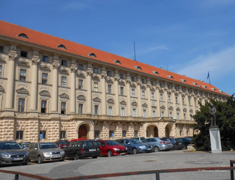 Чернинский дворец (Černínský palác)