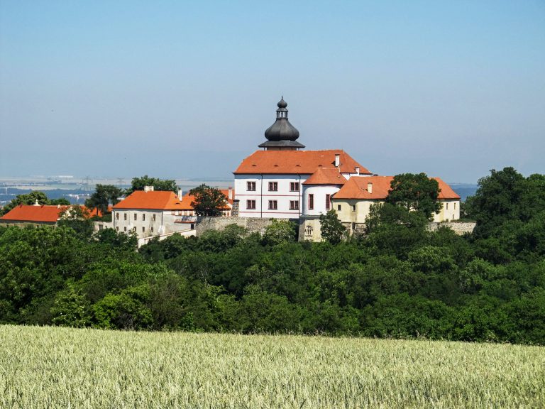 Замок Нови Град (Zámek Nový Hrad)